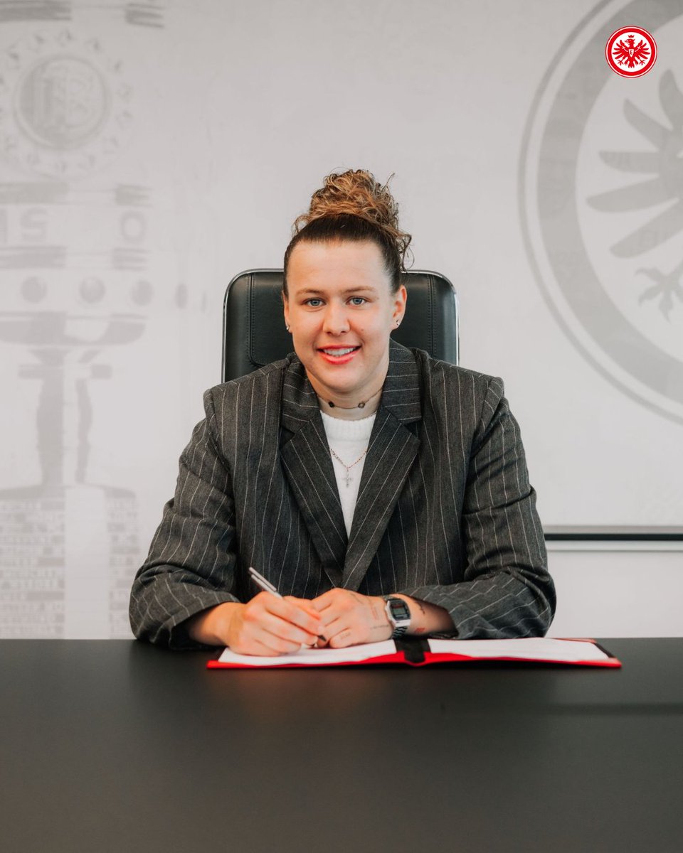 todofichajes24's tweet image. #Fichaje | Eintracht Femenino. El @Eintracht Femenino anuncia un fichaje a coste cero 

frauen.eintracht.de/news/larissa-m…