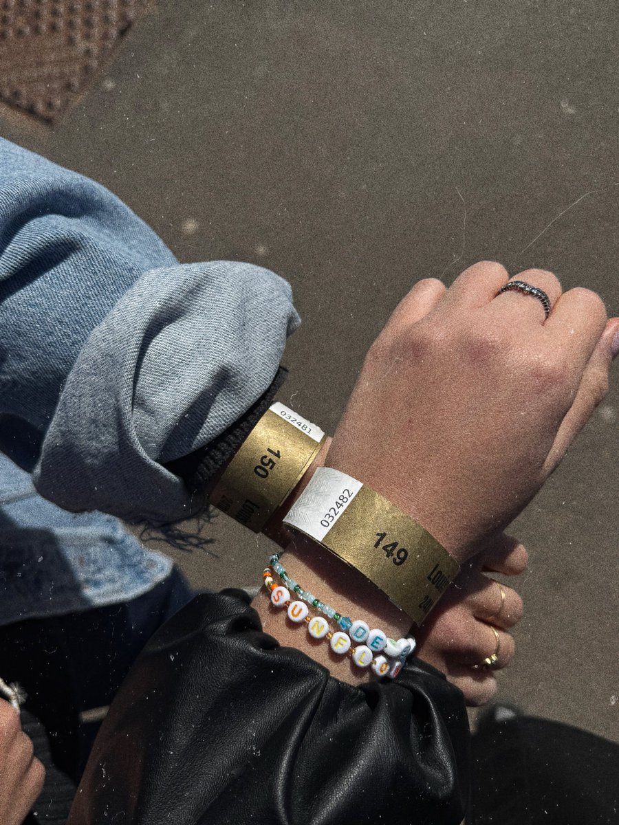 ℒαυrα. tweet media