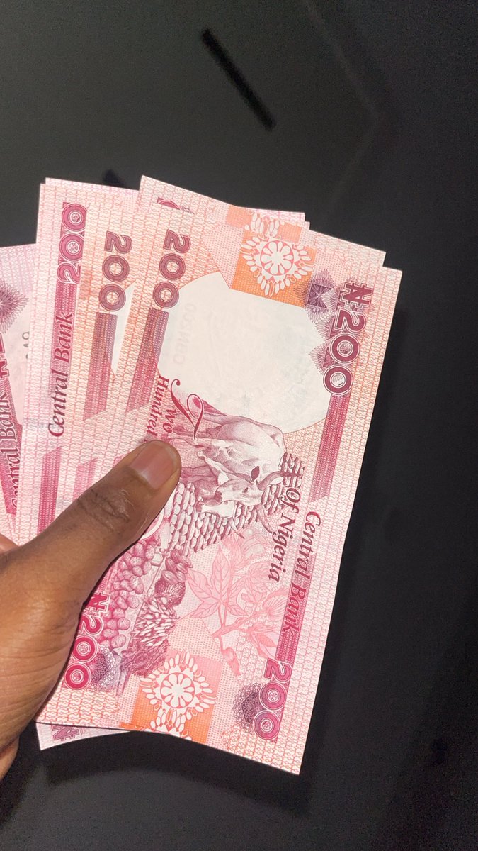 Am I the only one that love the smell of money 💴