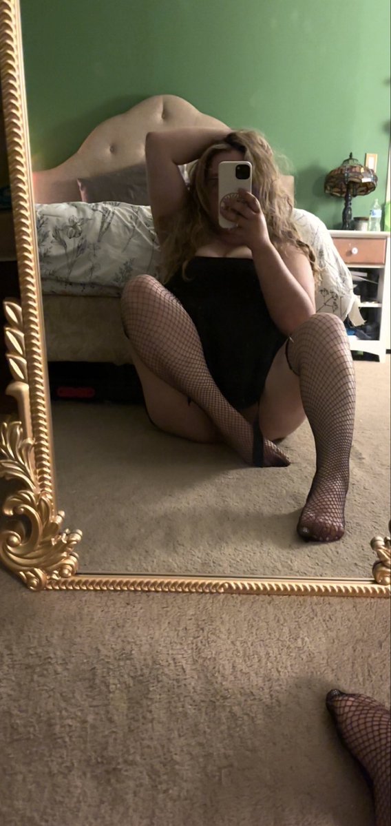 Iaim2tease's tweet image. Me? Obsessed with me? Yeah…wouldn’t you be?
#nsfwtwtًً #fishnet #selfie #follow