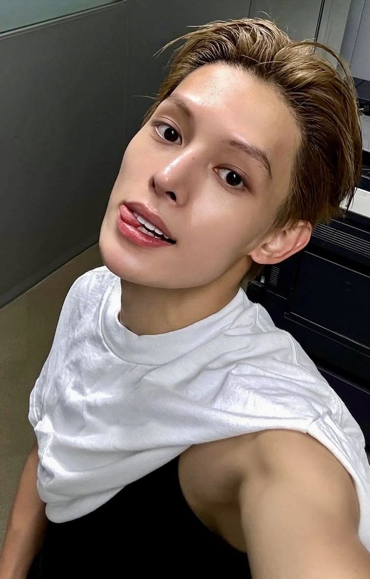 𐙚 sal tweet media