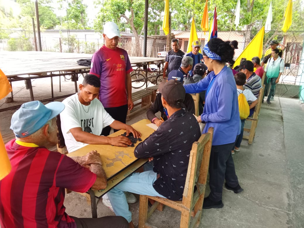 Mayelin7403's tweet photo. Se  realizó  el Evento Municipal de Dominó de CVD, Peñas Deportivas y Activistas en el Municipio de #CautoCristo  #DeporteCautoCristo #ProvinciaGranma #CubaSeDefiende https://t.co/lE78MftFvH