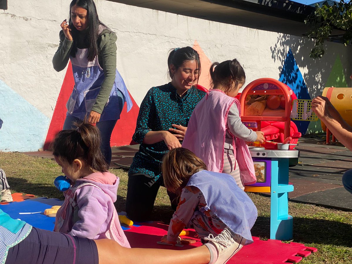 SecMujeresTigre's tweet photo. 🎲 Entregamos kits lúdicos en el Jardín N° 922 de Don Torcuato para seguir fortaleciendo el aprendizaje a través del juego 🧩💜

Acompañamos a las infancias con más herramientas, promoviendo la creatividad desde los primeros años.
@ZamoraJulio  @GiselaLZamora @NaOlivieri https://t.co/zH6WTivD82