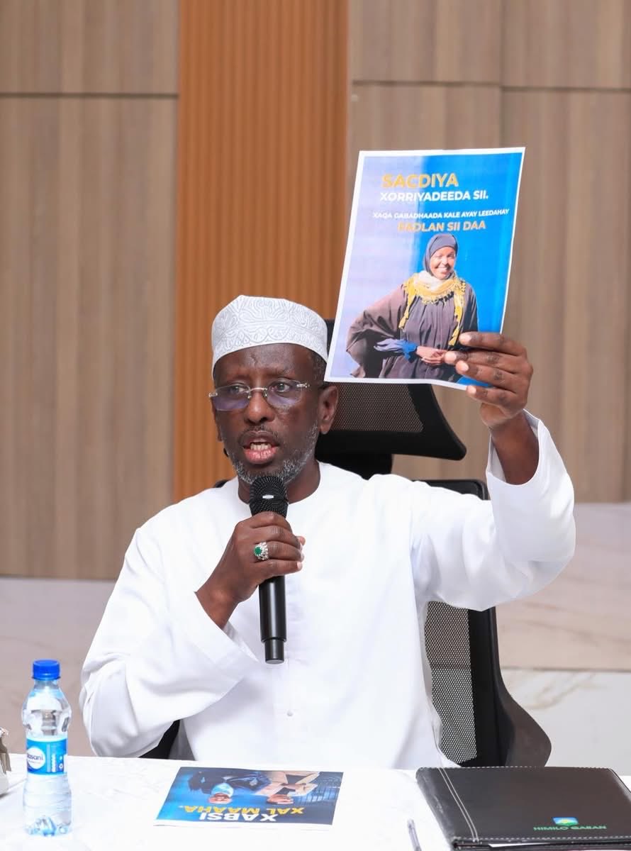 BaidoaOnline's tweet image. #ALERT: former President Sheikh Sharif Sheikh Ahmed delivered a sharply worded statement accusing the federal govt of abuses of power, looting, and democratic backsliding.

Former President Sheikh Sharif Sheikh Ahmed and senior opposition figures delivered a sharply worded