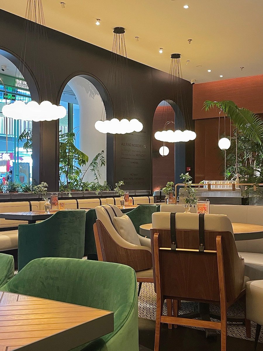 harishdania1's tweet image. Swap junk for joy!  Grilled chicken + roasted veggies + quinoa = 350kcal, 25g protein u0026 100% satisfaction. Fuel your goals, not cravings.  #FitMeals #CleanEating