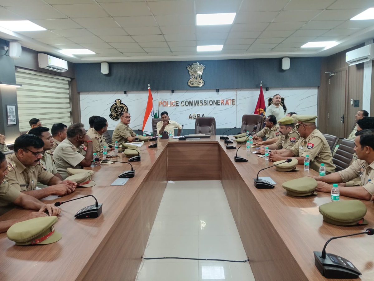 Agra Traffic Police tweet media
