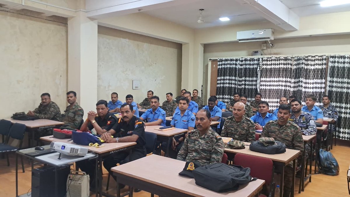dgrIndia's tweet image. Brig Vikas Batra, ADG DRZ (Central), conducted a mid-course interaction with #DGR-sponsored Warehouse Supervisor Course trainees at ICM Bhopal on 23 Apr 26. He interacted with 40 participants and faculty members.
@adgpi @indiannavy @IAF_MCC @SpokespersonMoD
