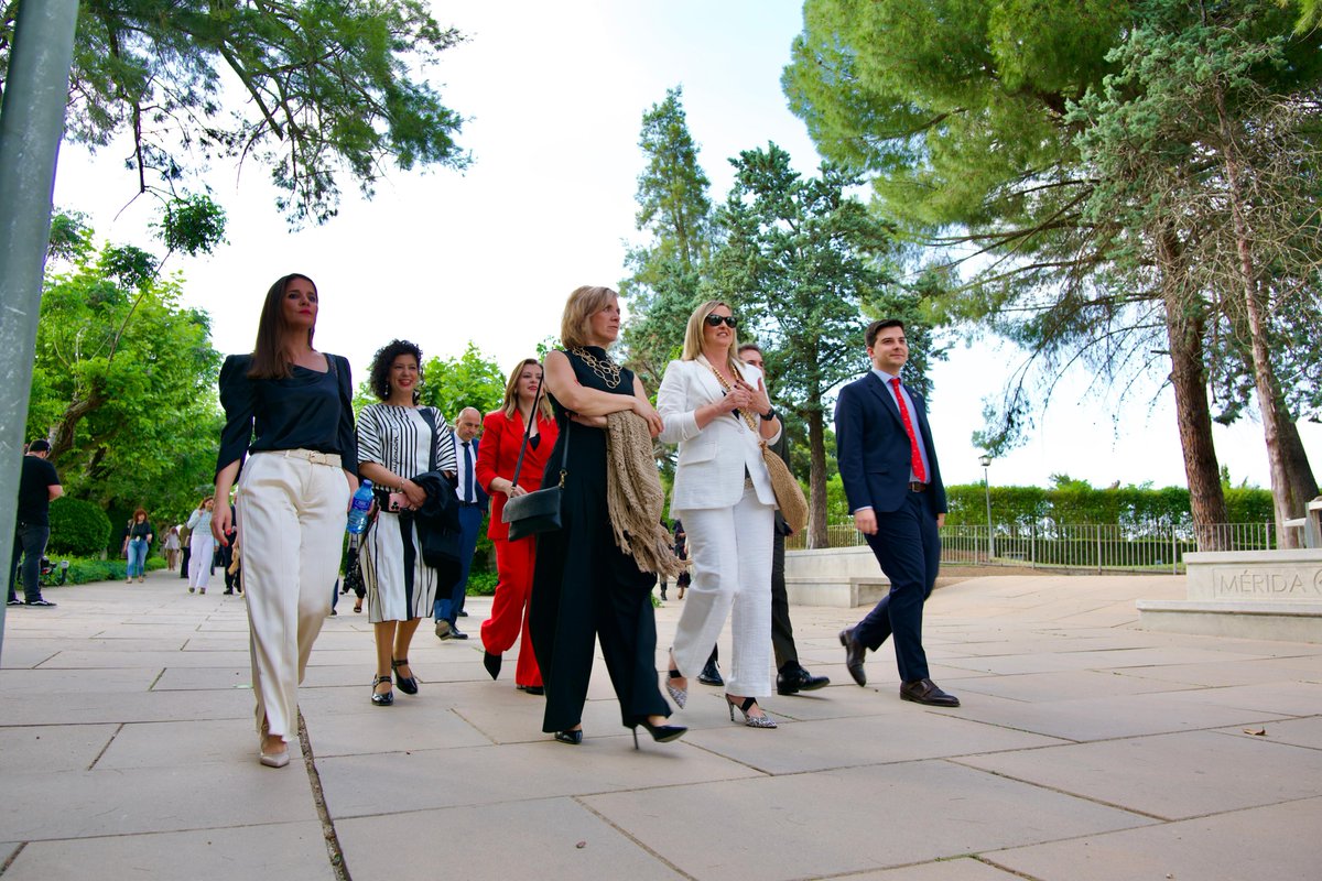 Un escenario majestuoso como es el Anfiteatro Romano va a ser testigo de la indecencia, la vergüenza y la ilegalidad del pacto que Guardiola ha firmado vendiendo su alma a la extrema derecha.  

Todo por el sillón de la presidencia de la Junta.

↪️ psoeextremadura.com/el-psoe-califi…