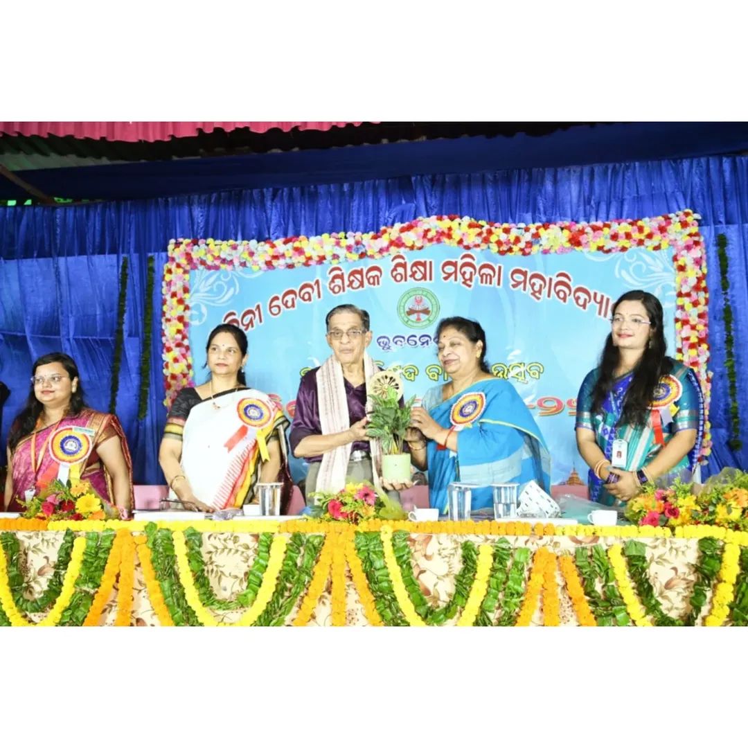 NdwcteBBS's tweet photo. NDWCTE Annual Day Bibhari celebrated with great spirit. Chief Guest Pradosh Pattnaik graced the event. Publications unveiled, students felicitated &amp; vibrant cultural performances. Address by Principal, Prof. Gayatri Mohanty. https://t.co/Xwu3XdMeq9