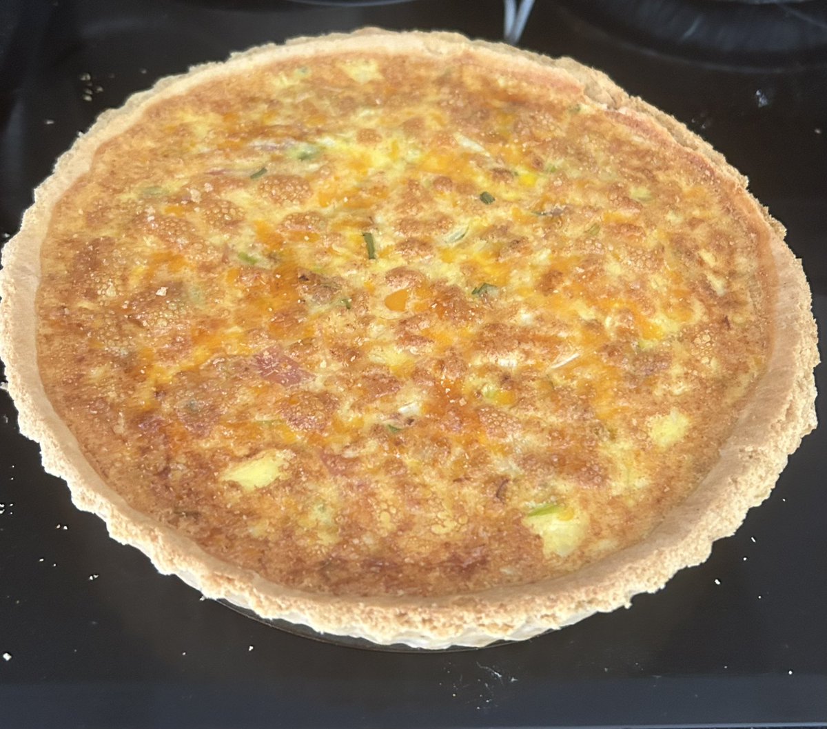 Rob_C_Allen's tweet image. 🤔I’m not #baking today, then my mate fetches leeks 🤦‍♂️ just a few corned beef pies, then I made some mini cheese n onion pasties. There’s also a quiche and a ham n egg pie, as well as had quite a few eggs and to finish off, there’s an almond n amaretto Frangipane tart.