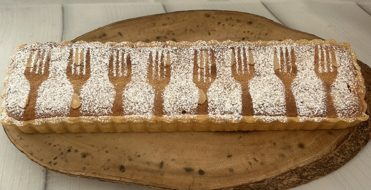 Rob_C_Allen's tweet image. 🤔I’m not #baking today, then my mate fetches leeks 🤦‍♂️ just a few corned beef pies, then I made some mini cheese n onion pasties. There’s also a quiche and a ham n egg pie, as well as had quite a few eggs and to finish off, there’s an almond n amaretto Frangipane tart.