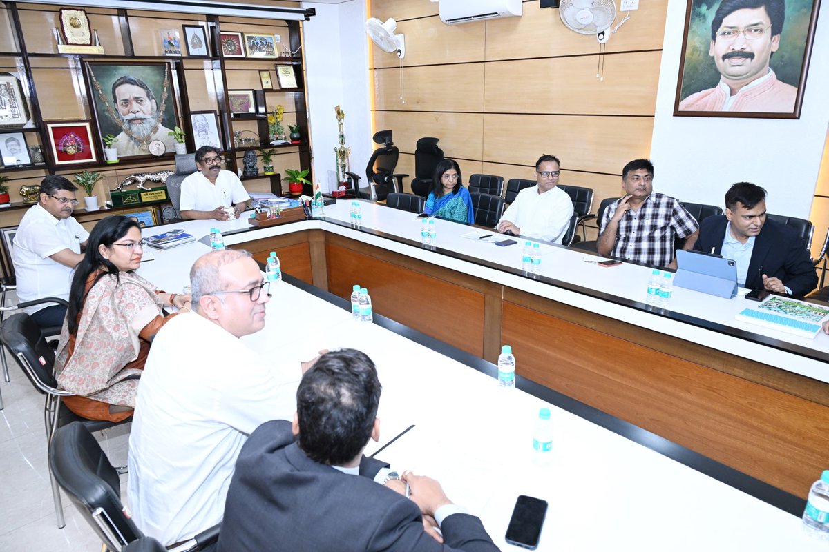 airnowindia's tweet image. मुख्यमंत्री हेमन्त सोरेन ने मुख्यमंत्री आवासीय कार्यालय में अधिकारियों के साथ राज्य में निवेश और औद्योगिक विकास को गति देने की दिशा में अद्यतन कार्य प्रगति की समीक्षा की।

#Jharkhand #JharkhandNews #HemantSoren