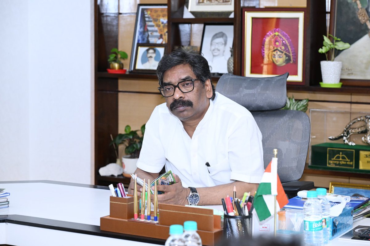 airnowindia's tweet image. मुख्यमंत्री हेमन्त सोरेन ने मुख्यमंत्री आवासीय कार्यालय में अधिकारियों के साथ राज्य में निवेश और औद्योगिक विकास को गति देने की दिशा में अद्यतन कार्य प्रगति की समीक्षा की।

#Jharkhand #JharkhandNews #HemantSoren