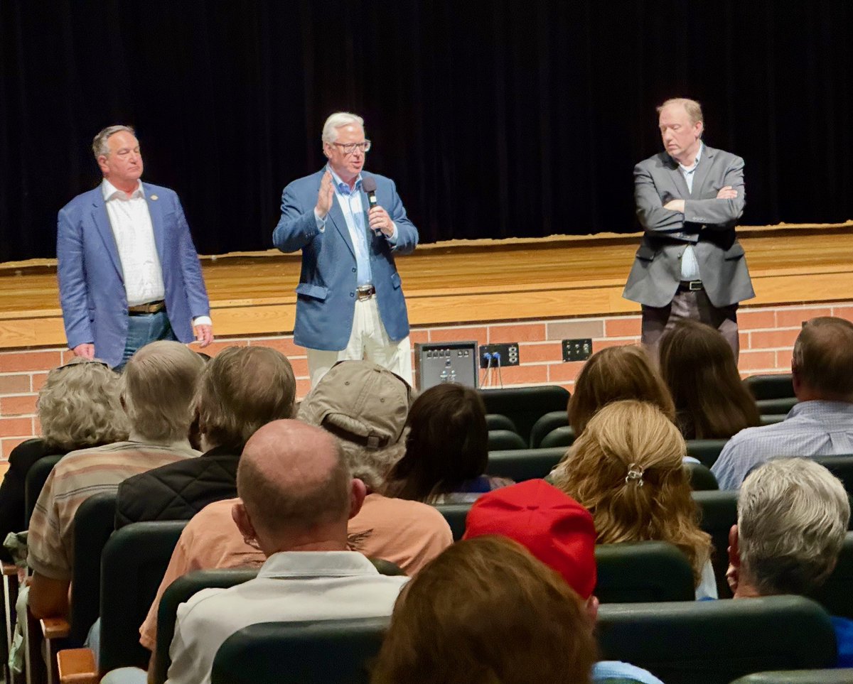 SenatorOMara's tweet photo. @SenatorBorrello, @JoeSempo and I appreciated the more than 100 area residents who took the time to join us at a Town Hall meeting last night in Allegany County to share their thoughts on many critical issues facing local communities and all of NYS.🔽🔽
https://t.co/EseRq0bRKN https://t.co/00vUxAXB5k