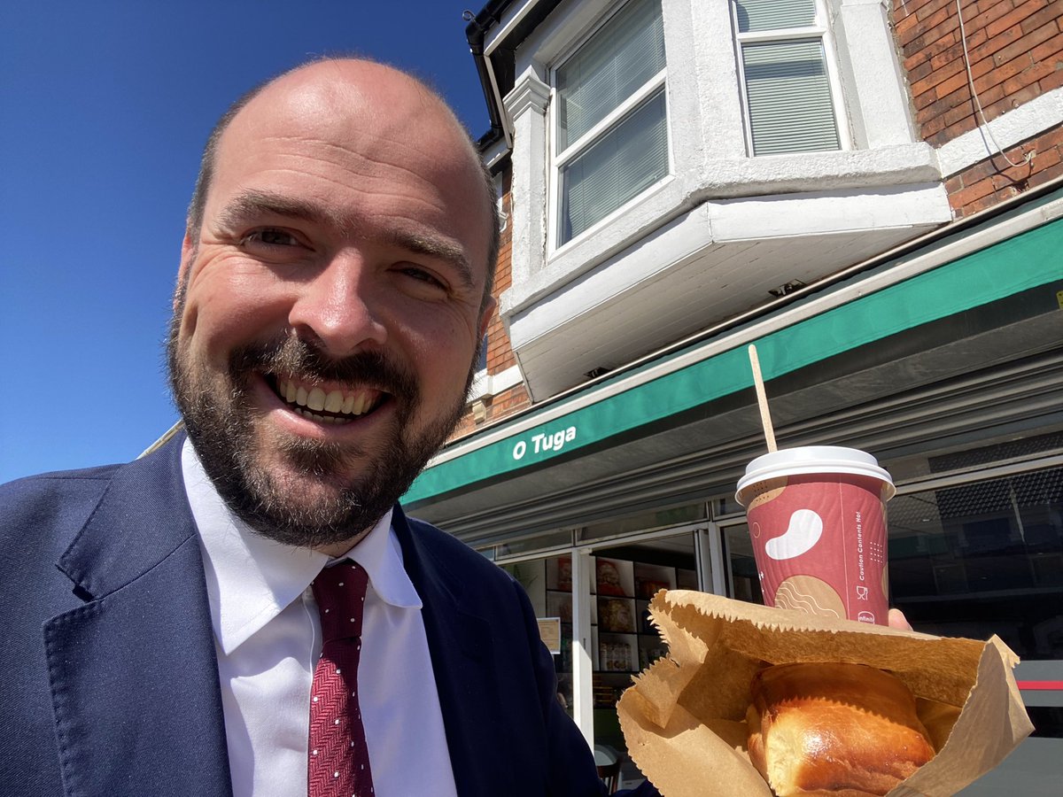 RicHolden's tweet photo. Had a cracking time in #Swindon today with lots of honks of approval for @KemiBadenoch from motorists at the Magic Roundabout for our new @Conservatives #PlanForDrivers and demand that @UKLabour don’t raise fuel duty
I can also recommend O Tuga for coffee and delicious snack if you’re ever in town in the Manchester Road area near @Official_STFC’s County Ground