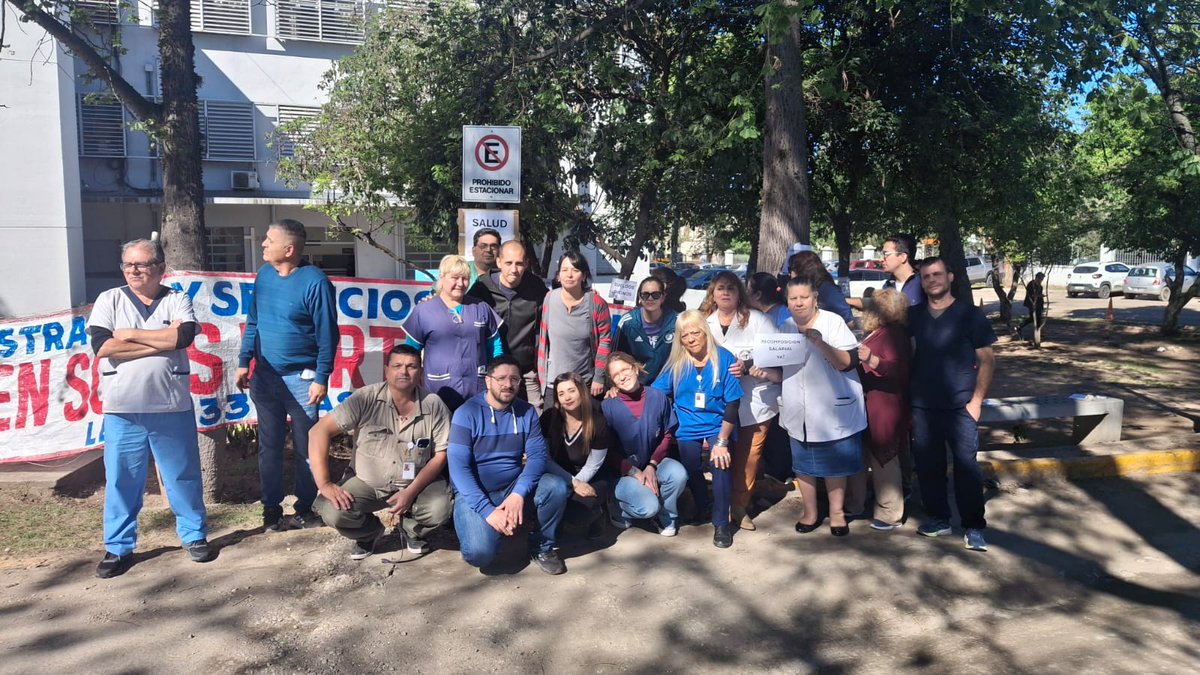 leoguevara80's tweet image. #Cordoba personal de salud de los hospitales provinciales con asambleas desde el mediodía pidiendo al gobierno un aumento en salarios. Hay silencio en el Centro Civico tras el acuerdo con los docentes. El Sep ya mantuvo dos reuniones con el gobierno. Movil @radiomitrecba.