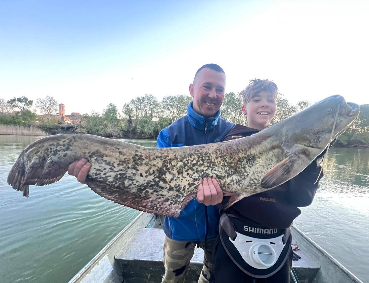 kalkowski_m's tweet photo. Bartek już jest mega zadowolony 😁😁😁 

Złowił to co chciał 🎣🎣🎣

Zapraszam na wspólne wyprawy ojców z synami, obozy na Ebro to super przygoda 👍

#przewodnicywedkarscy
#ebro https://t.co/FiGt2tytFR