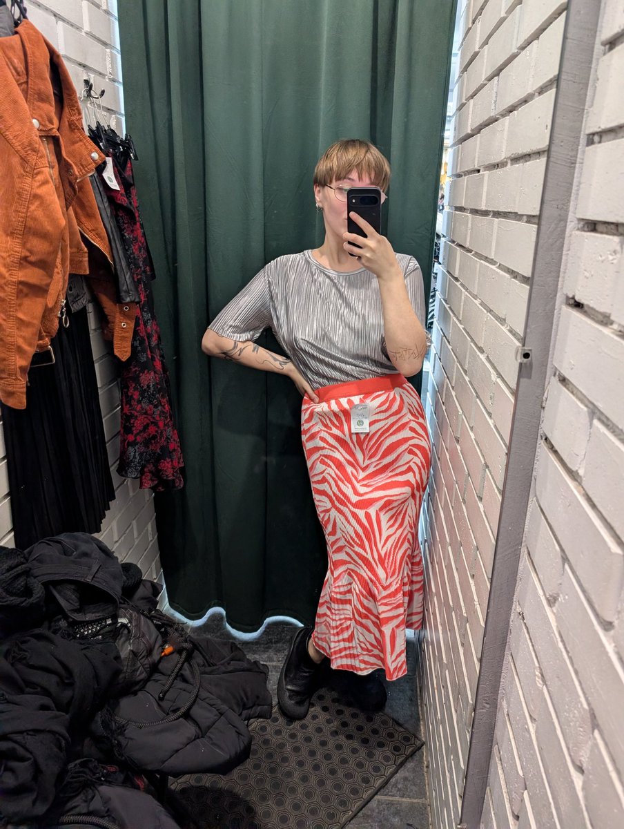 Художниця-керамістка tweet media