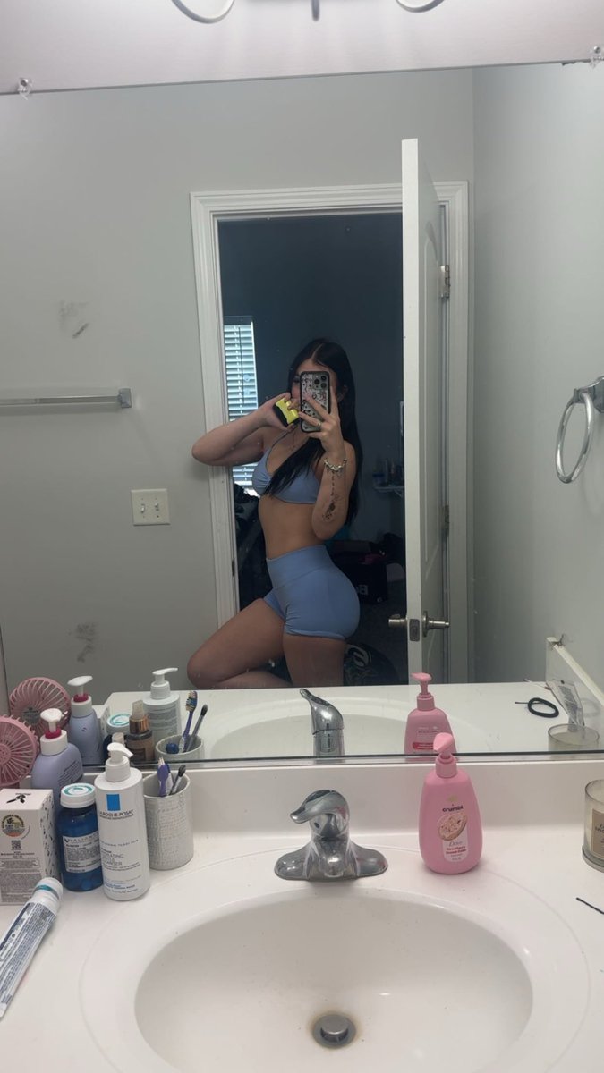 bbykoko88's tweet image. someone make my day today 
#findom #princess