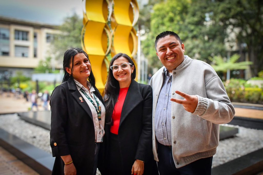 Laura Villa tweet media