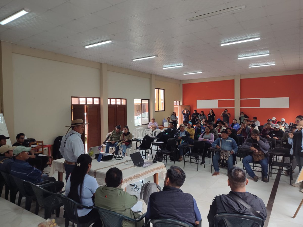 FAOBolivia's tweet photo. 📍En comunidades del Chaco, entre Chuquisaca y Santa Cruz, el equipo del @theGEF mostró avances en implementación de sistemas agroforestales, meliponicultura, ganadería sostenible regenerativa y aprovechamiento sostenible del bosque, para una #MejorProducción 🌱 https://t.co/yPHts7syXo