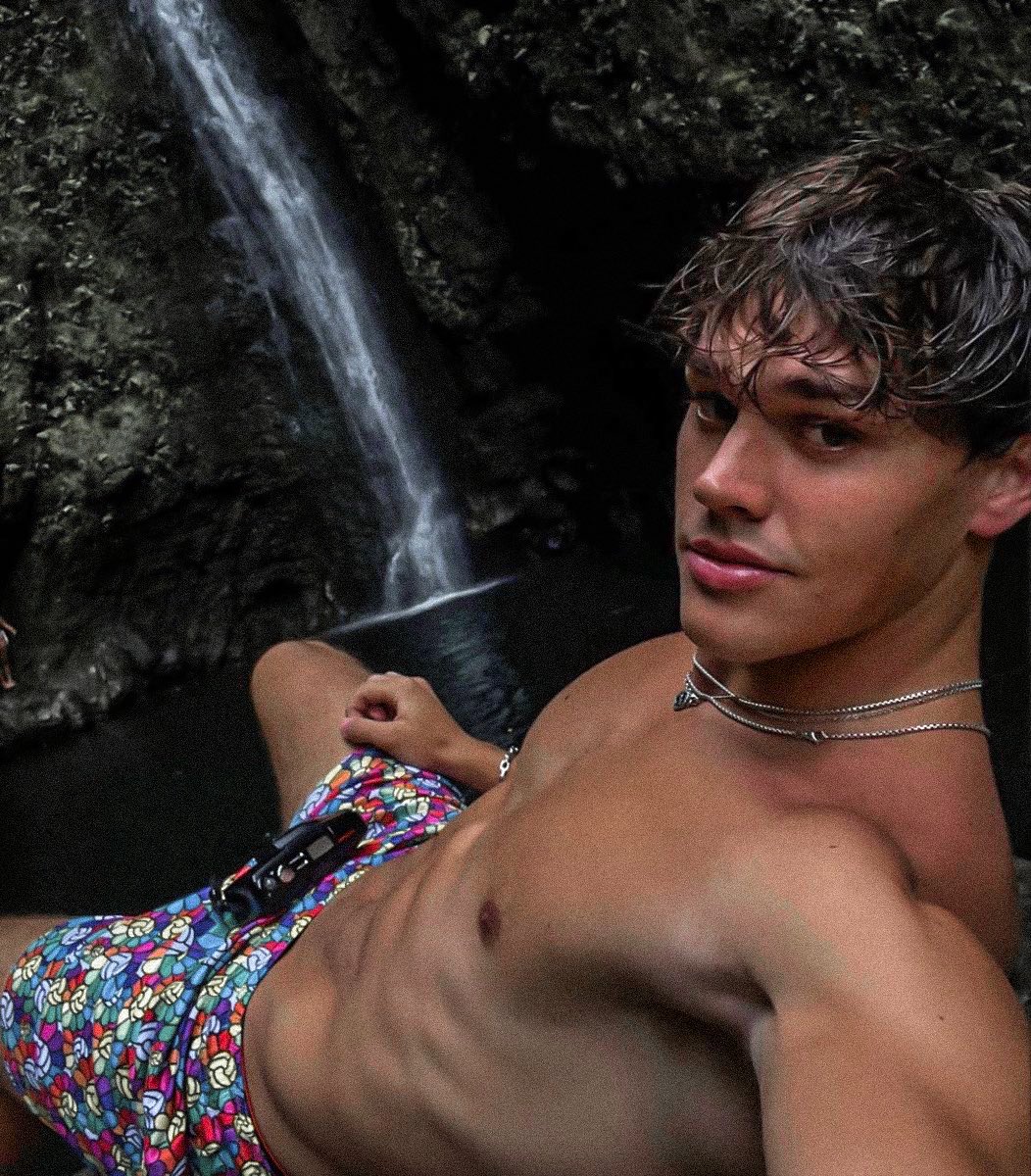 𝑨𝒏𝒅𝒓𝒆𝒂𝒔꙰ tweet media