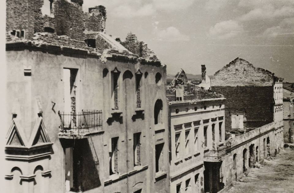 TomFromKatowice's tweet image. My name is Jerzy Mróz 🇵🇱,
a technician from Nowy Sącz, born on April 2️⃣4️⃣, 1912.
I was murdered by #Germans in their #death camp #Auschwitz on March 23, 1942 at the age of 2️⃣9️⃣ only because I was a #Pole. 
I survived almost 1️⃣ year.
Please, #NeverForget me!
#Genocide 
#WWII