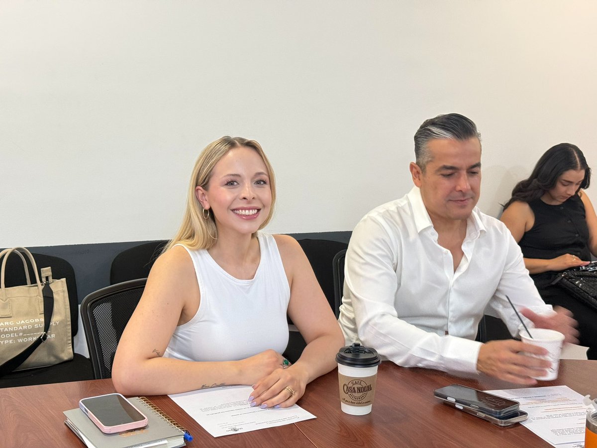 stepgarciam's tweet photo. Cerrando semana con todo, ya estamos en sesión extraordinaria de la Comisión de Hacienda, analizando la solicitud de estímulos fiscales para el Programa de Vivienda para el Bienestar.

Seguimos trabajando con responsabilidad por el desarrollo de Durango. 👊🏻 https://t.co/VCV7TexwiM