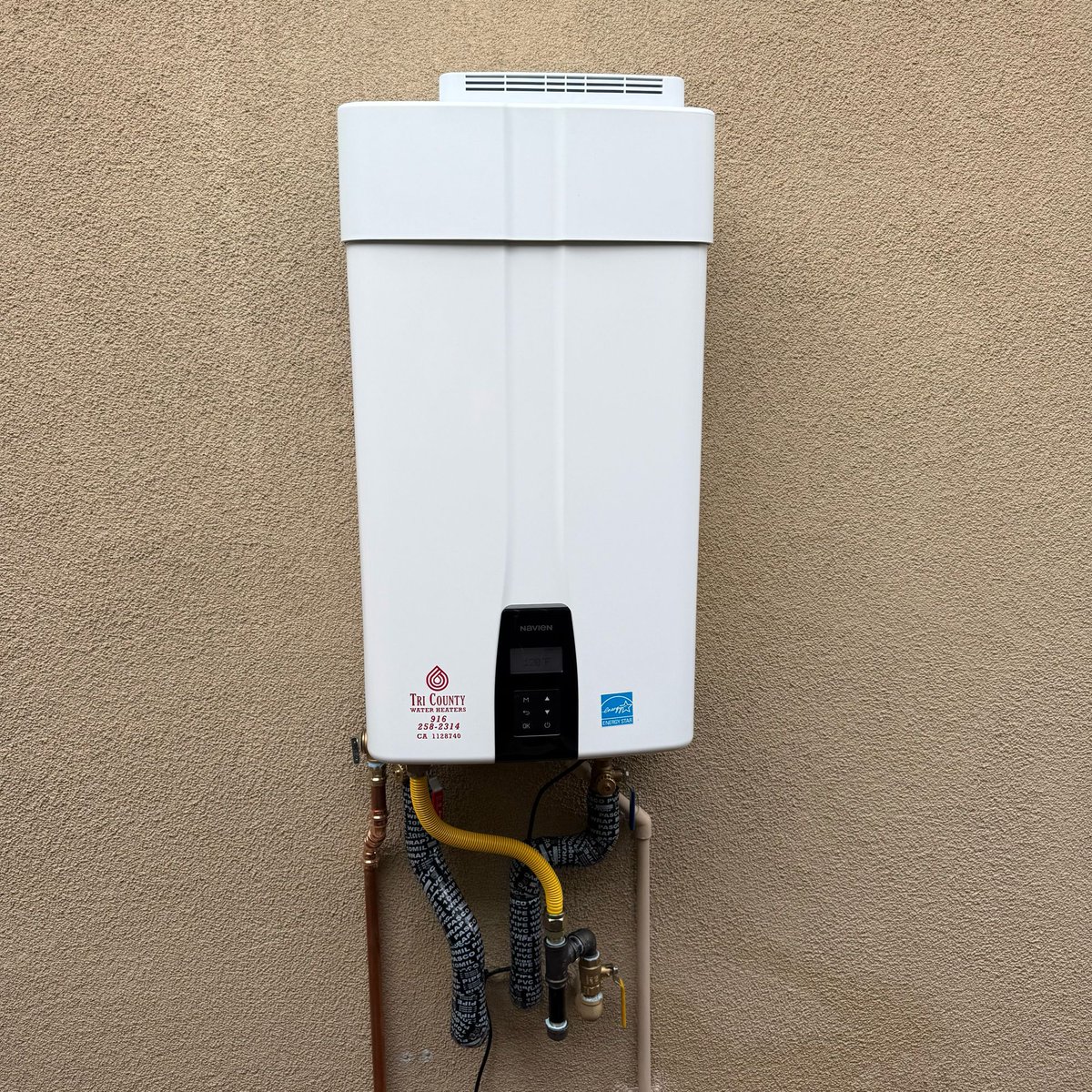 TCWaterHeaters's tweet image. Nice clean update to the home. #TCWH #TriCountyWaterHeaters 
#waterheater #tanklesswaterheater #tankless #navien