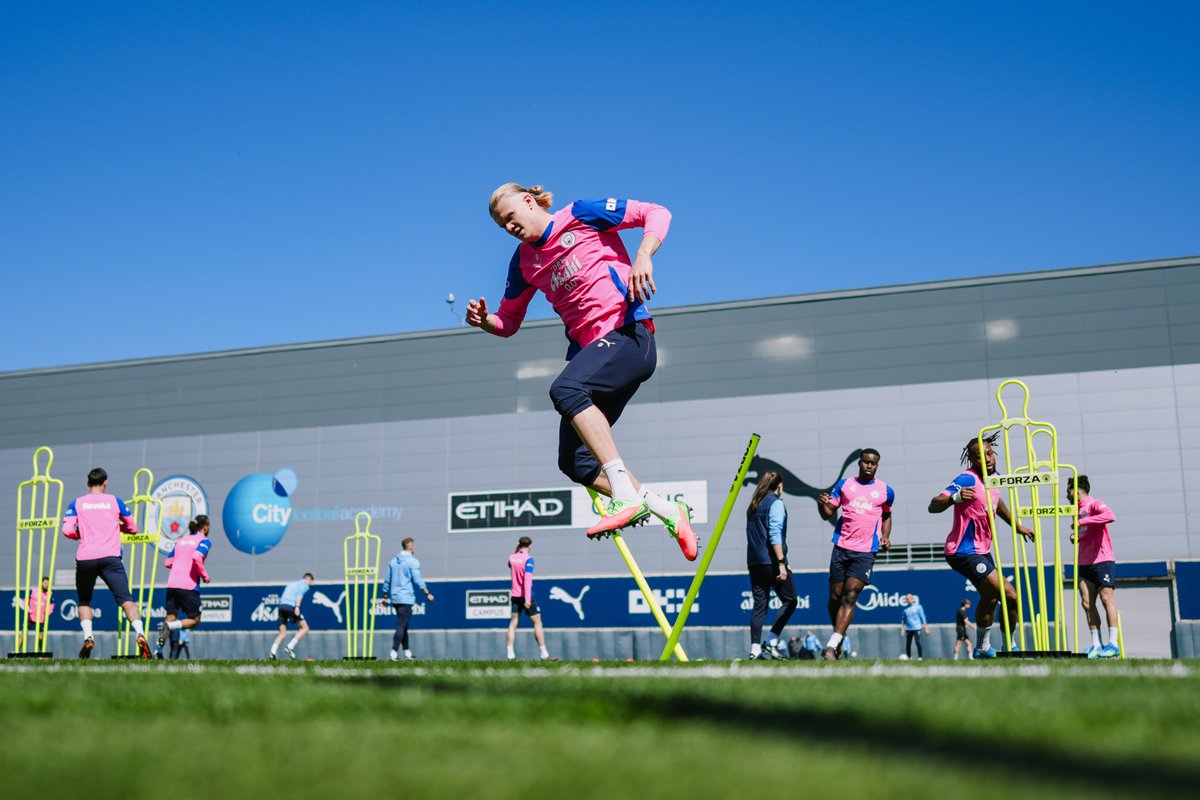 Manchester City tweet media