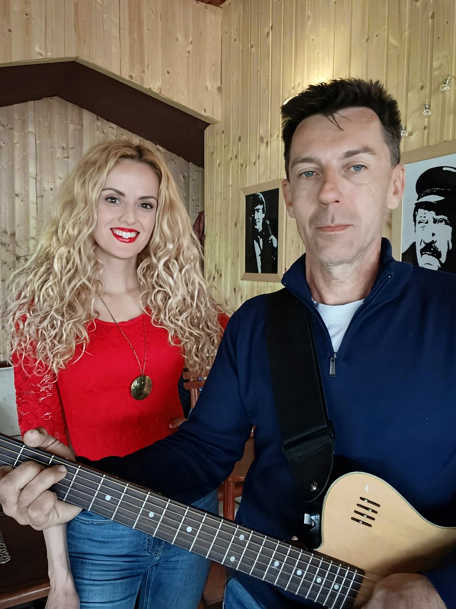 NellyMonk1's tweet image. Last week’s lake gig with a different guitarist…really loved the vibe ❤️🎤🎸🏞️
Can’t wait for May when we’re back with a drummer ✨

#livemusic #giglife #acousticvibes #musicianlife #lakevibes