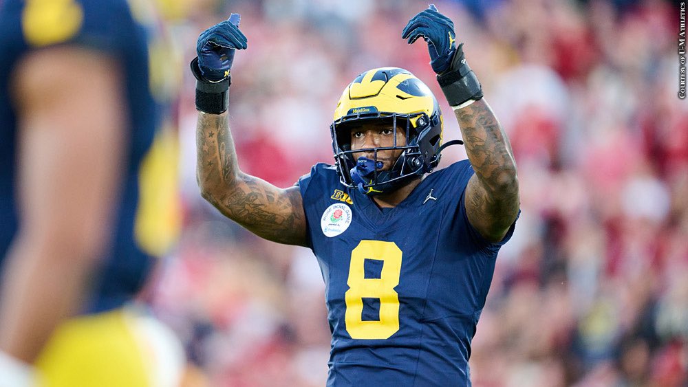 NestPgs's tweet image. Opinion: The #Patriots need to draft an edge rusher tonight who can get after the quarterback.

One of my top remaining options for New England is Michigan EDGE Derrick Moore. 

He uses a great blend of power and play speed when rushing the passer.

Measurements: 6’4”, 255 lbs