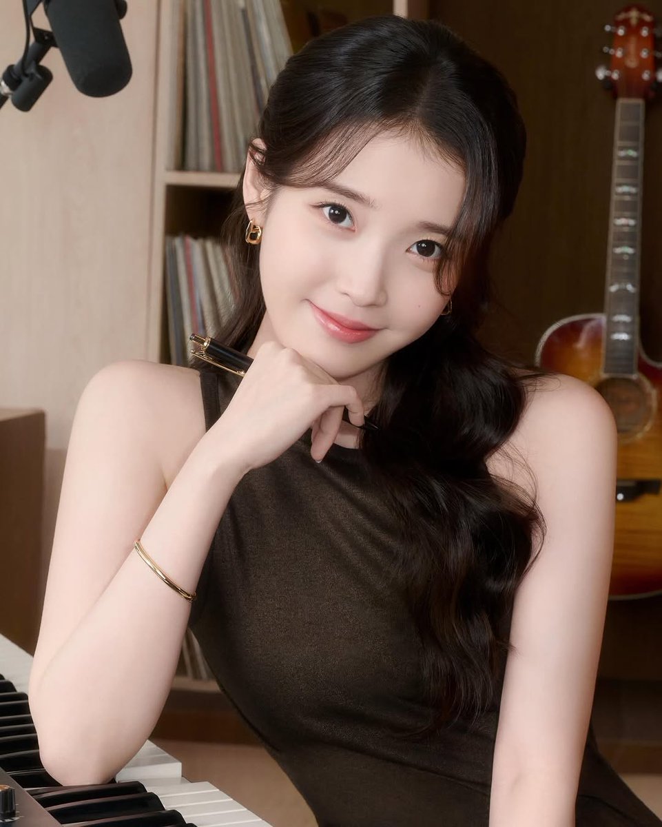 IU tweet media