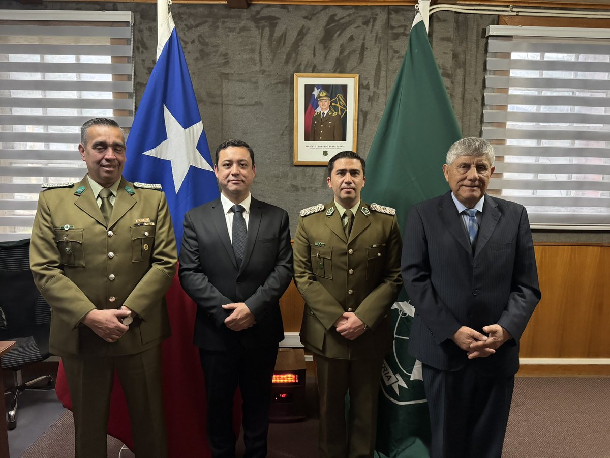 DPPAysen's tweet photo. 👉🏻Esta mañana el Delegado, Eligio Montecinos, realizó saludo protocolar a Carabineros en la Comisaría por motivo de su 99° Aniversario. 
Siempre agradecemos la colaboración de la institución de Carabineros para toda la comunidad y para la provincia de Aysén. https://t.co/GPd5a49EDe