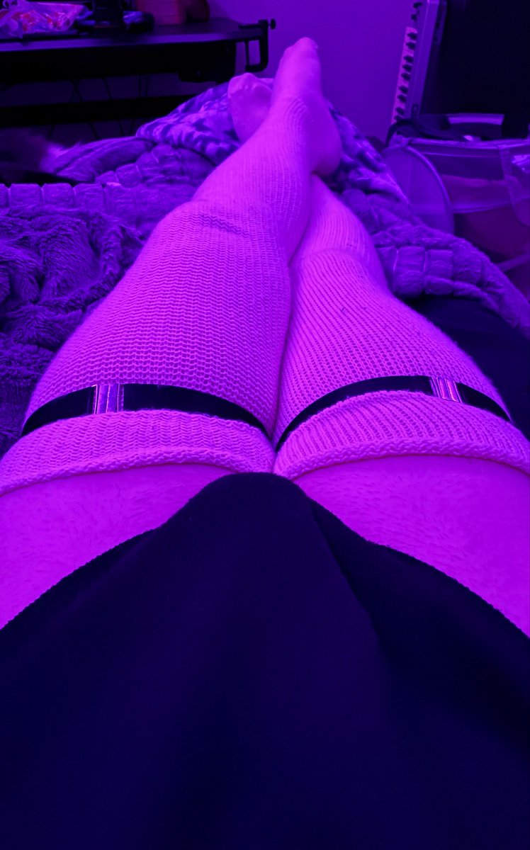 squishygaypaws 💜 tweet media