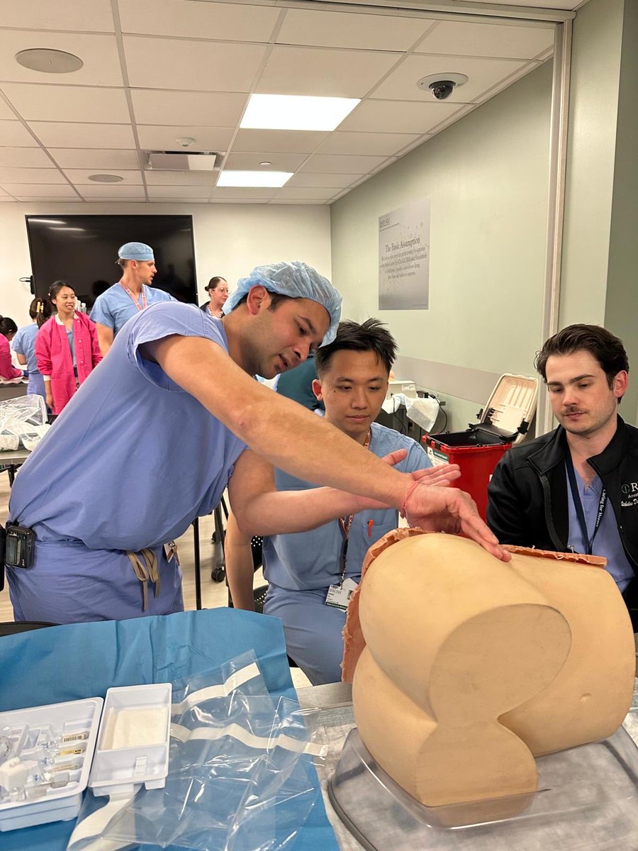 RushAnesthesia's tweet photo. Take a closer look at the CA0’s during their APS Workshop 💪 Brought to you by Dr. Neal Mehta, and residents Dr. Beres and Patel! Amazing job everyone! https://t.co/hQXaQDrNMt