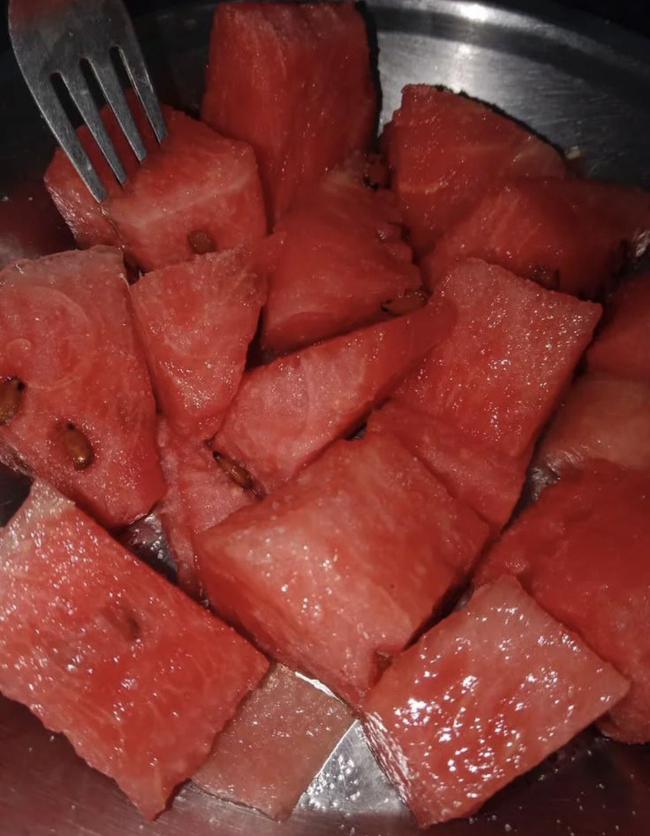 arun_bkarmaa's tweet photo. Cold watermelon during hot hot summer 😋 https://t.co/NZwvG7CJtZ