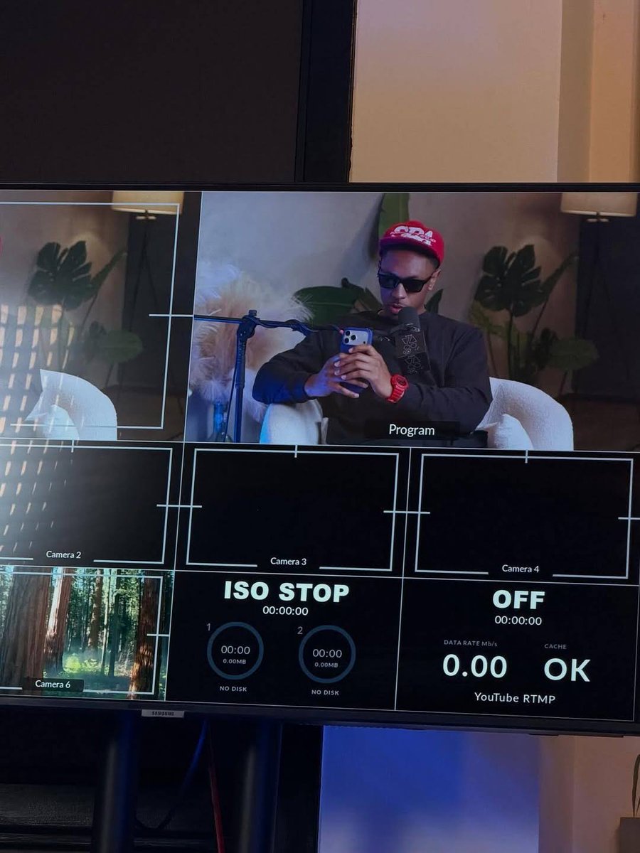 GShock_US's tweet image. On the record, off the clock—still making noise.
From the booth to the streets, it’s all about presence.

⌚: DW6900RRB-4
📷: @poppayang

Learn more about the iconic red collection here:gshock.casio.com/us/products/an…

#GSHOCK #gshockwatch
