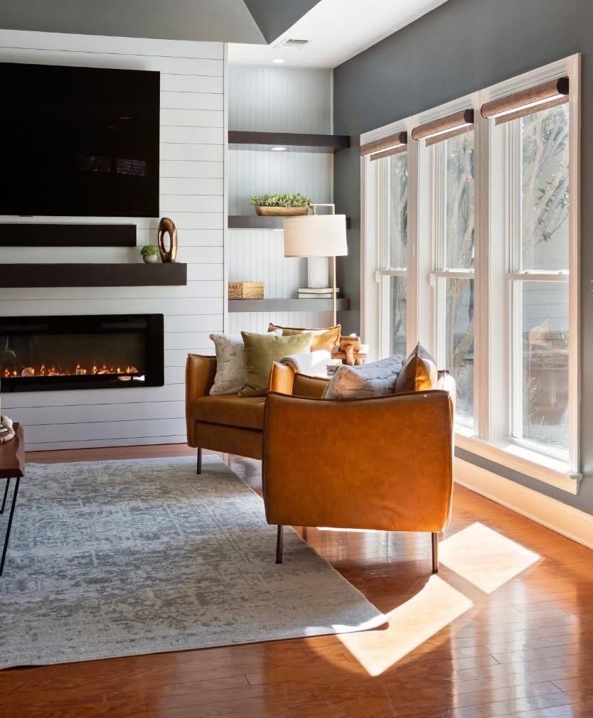 webbhomestaging's tweet image. A styled fireplace instantly draws the eye. It creates a focal point that makes the whole room feel warm and inviting. Check our website to learn more and for a free staging quote:
webbhomestaging.com/quote.html
Staging by Webb Home Staging, LLC. #staging #stagingsells #stagingtips