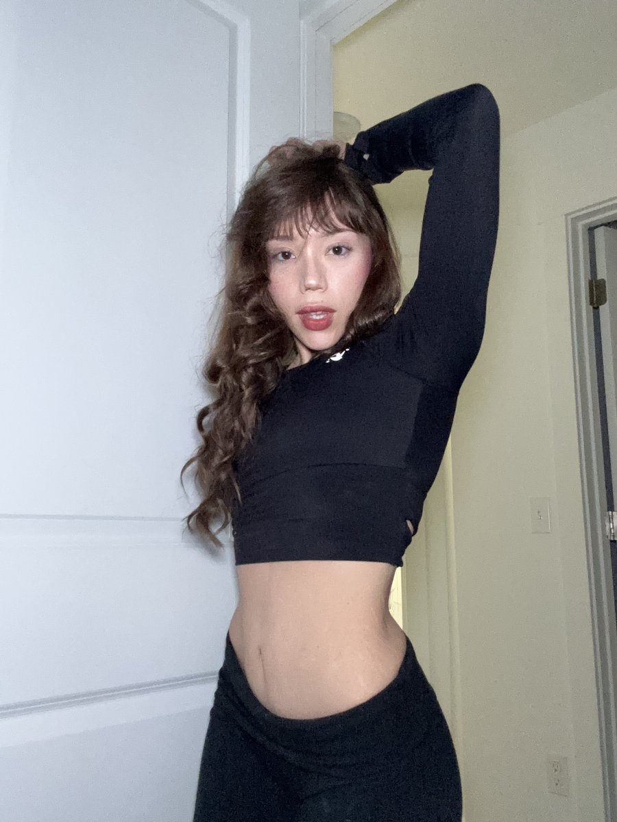 itsashleydamico's tweet image. Shining like the star I am! 🌟 
115lbs, 5’2 
Goal: 90lbs 

#leanislaw #longtongue #weightloss #fyp #bodybuilding