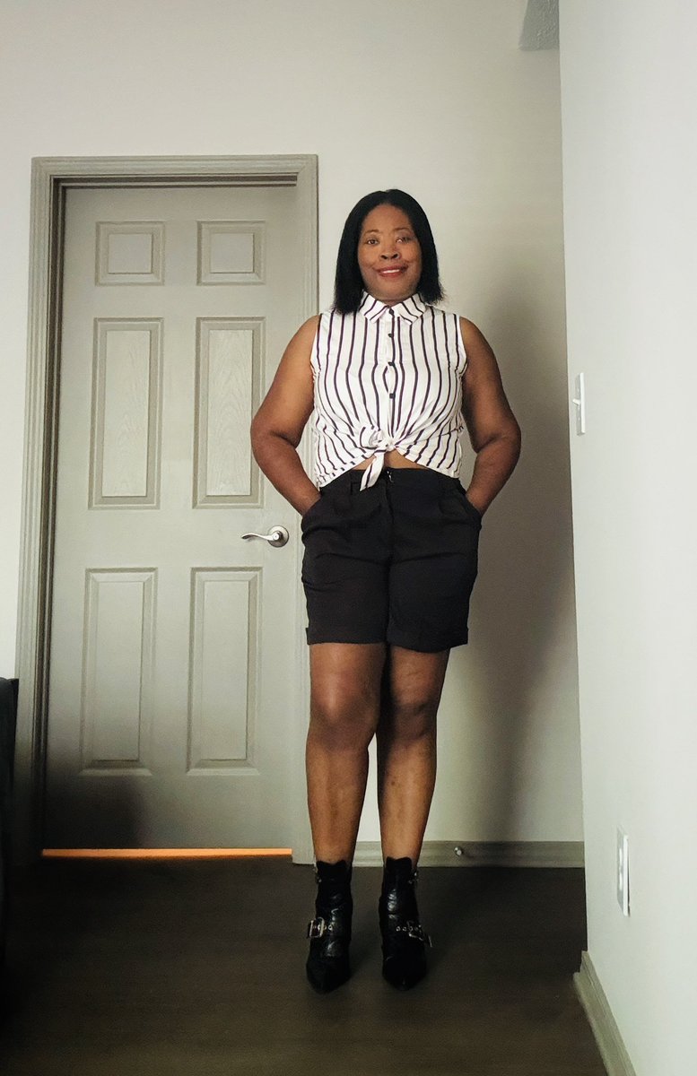 lasheikcalhoun's tweet image. Heading to the premiere of the Michael movie. I’m a little on theme with my outfit choice 😃 #MichaelMovie #lookoftheday #fridayvibes