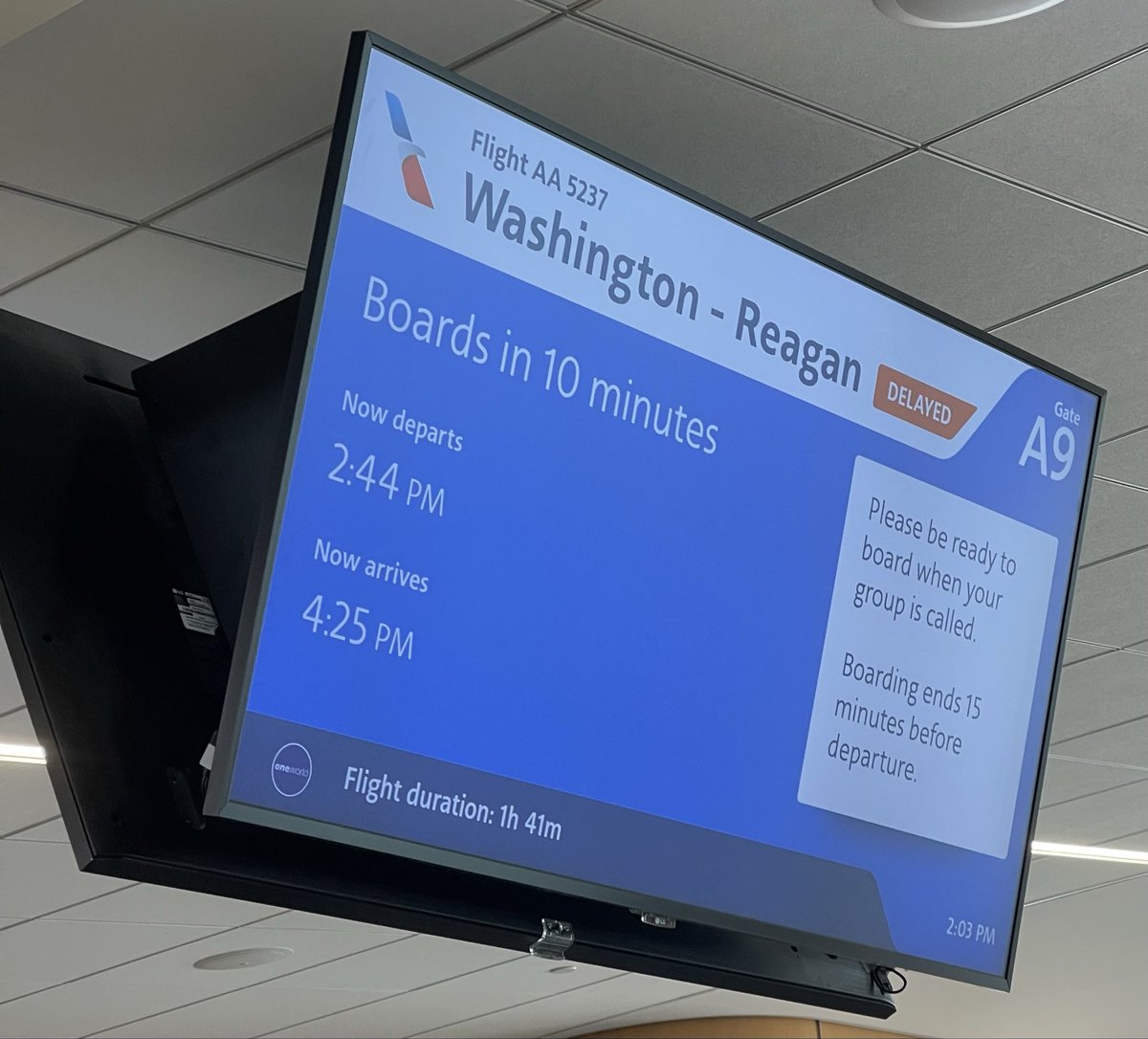 antohazel's tweet image. Plane arriving in 20 min boarding whenever. Thank you #flightaware and no thank you to American for up to date information
