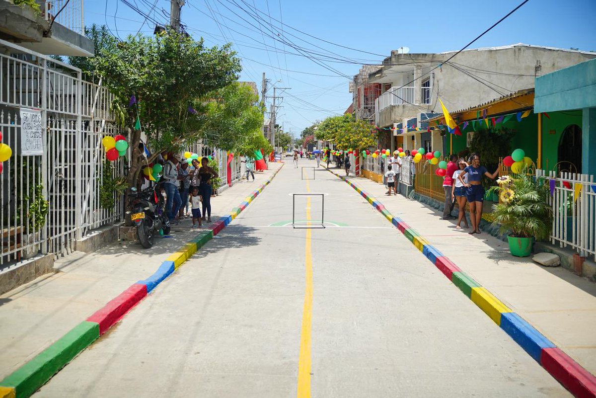 YamilHAranaP's tweet photo. Lo pidieron, nos ayudaron a hacerlo realidad y hoy lo disfrutan 🤜🏽🤛🏽

Entregamos la pavimentación de las calles 32 y 33 del sector Once de Noviembre, en Olaya Herrera.  

Aquí el aplauso es para la gente que no se rindió. Nosotros escuchamos y cumplimos, siempre articulados con la @AlcaldiaCTG 

Son más de 180 metros que hoy representan dignidad y calidad de vida para una comunidad que esperó años por este momento.

Obras que devuelven la esperanza 💪🏼