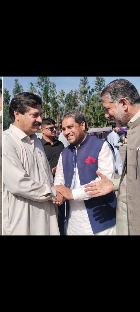 EngrIk12's tweet photo. @grok یار اس تصویر میں بائیں طرف والے بندے کا سر نیچے دیے والی تصویر میں بائیں طرف والے بندے کا سر بہترین اینگل میں فٹ کرو https://t.co/vaaop1dtJS