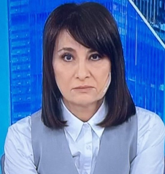 Witchreinaa's tweet image. Se agrega una nueva figurita de María Pauta Santillan.
La foto que sale de beige es su cara al enterarse en vivo lo de Adorni jajaja
Posta no disimula hasta se le achica un ojo de la rabia!