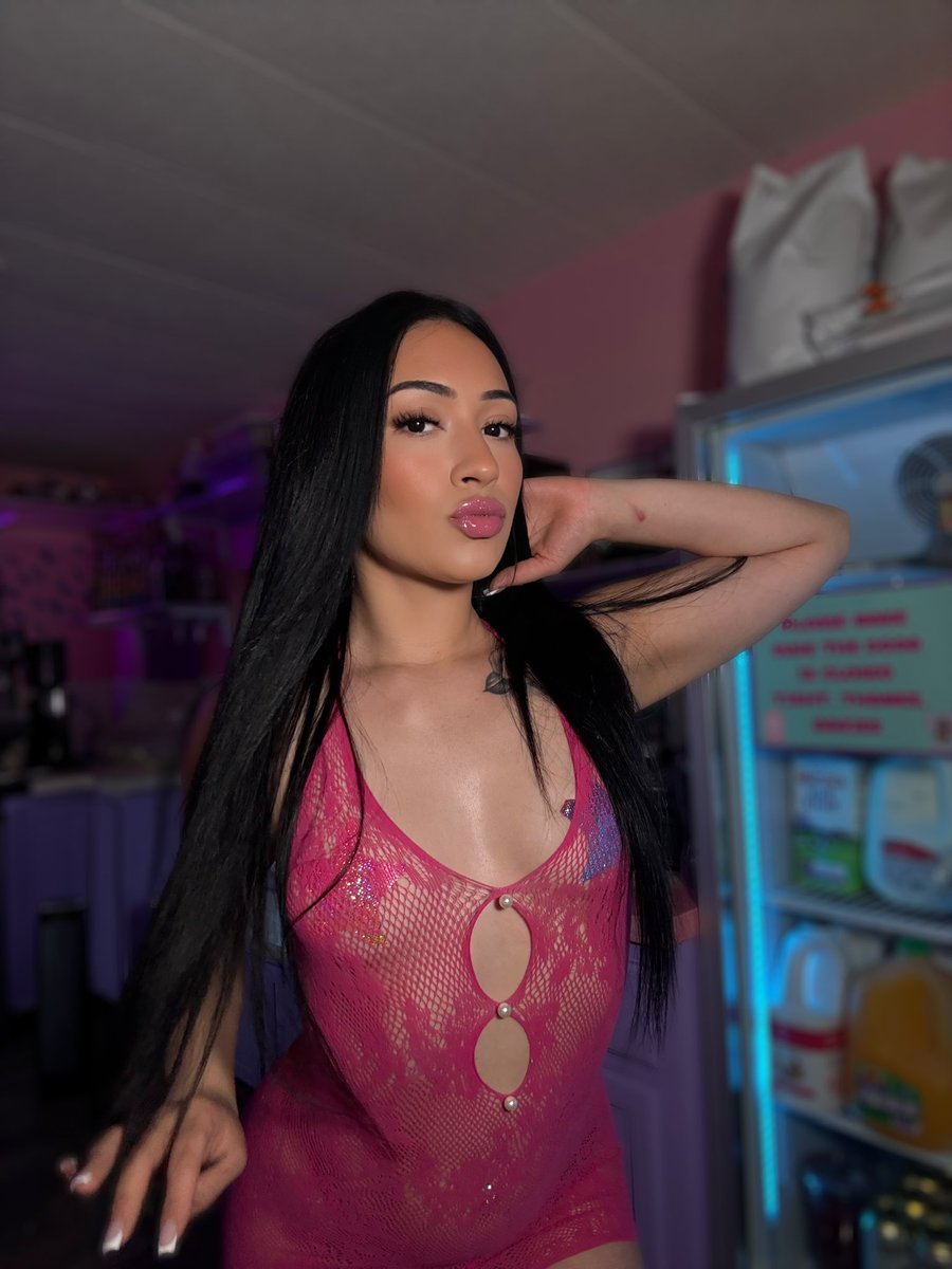 Niniz9_'s tweet image. Hi 🥰 #bikinibarista #coffeelover #mamacita