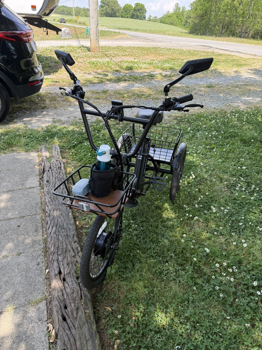 dirtyolefireman's tweet photo. @N4JAW I am trying to get this deal assist trike ready for an activation my friend 😁! #sletitrike #eletrictrike #hamradio #portableops https://t.co/PrMAYZccmc