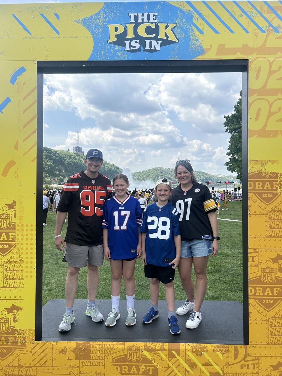 RyanKennedy_22's tweet image. The Kennedy's have arrived 🏈
#NFLDraft #HouseDivided