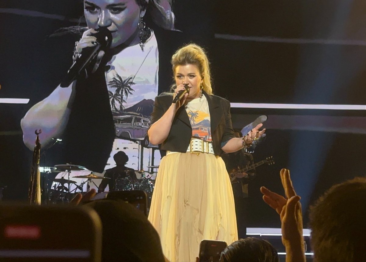 AElizabeth tweet media