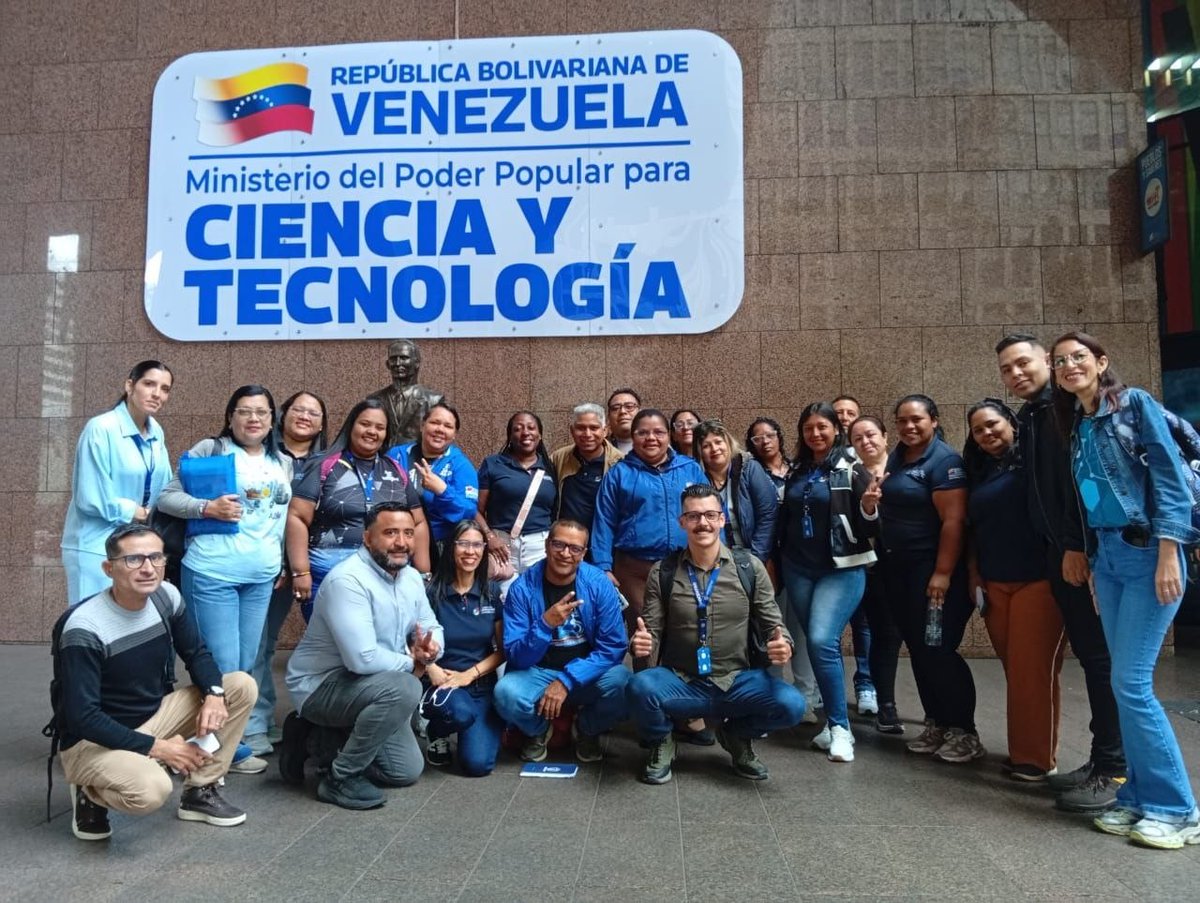 Desde la sala de conferencias de la Torre Ministerial del @mincienciaytecnologia_ve , se lleva a cabo el Encuentro Nacional Infocentro 2026.  La presidenta de la Fundación Infocentro, Erica Peña, encabeza esta importante jornada de trabajo junto a los jefes estadales del país.